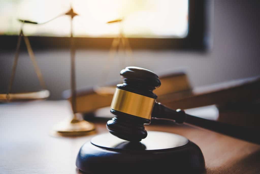 Hoe u een advocaat inhuurt